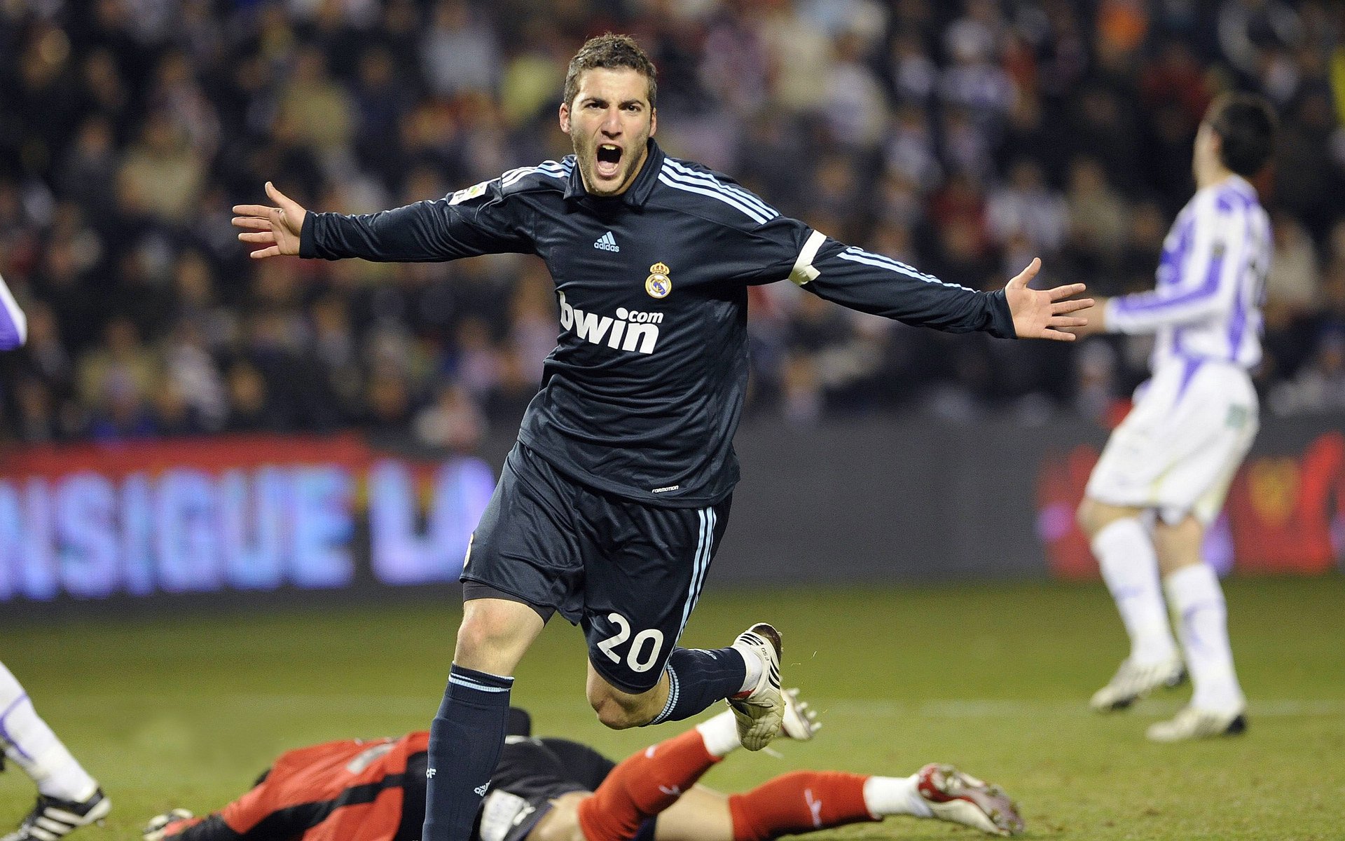 利物浦稳扎稳打,欧冠赛场展现强大实力