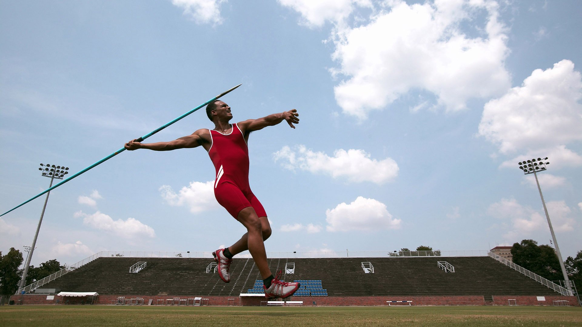 九游娱乐官网 (jiuyou)-诺埃·庞蒂冲刺力十足挑战极限，庞蒂克fiero